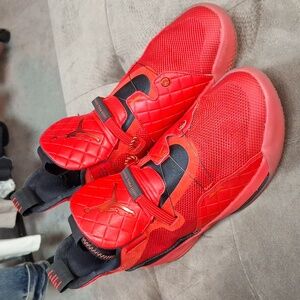 Jordan 33 University Red Size 10